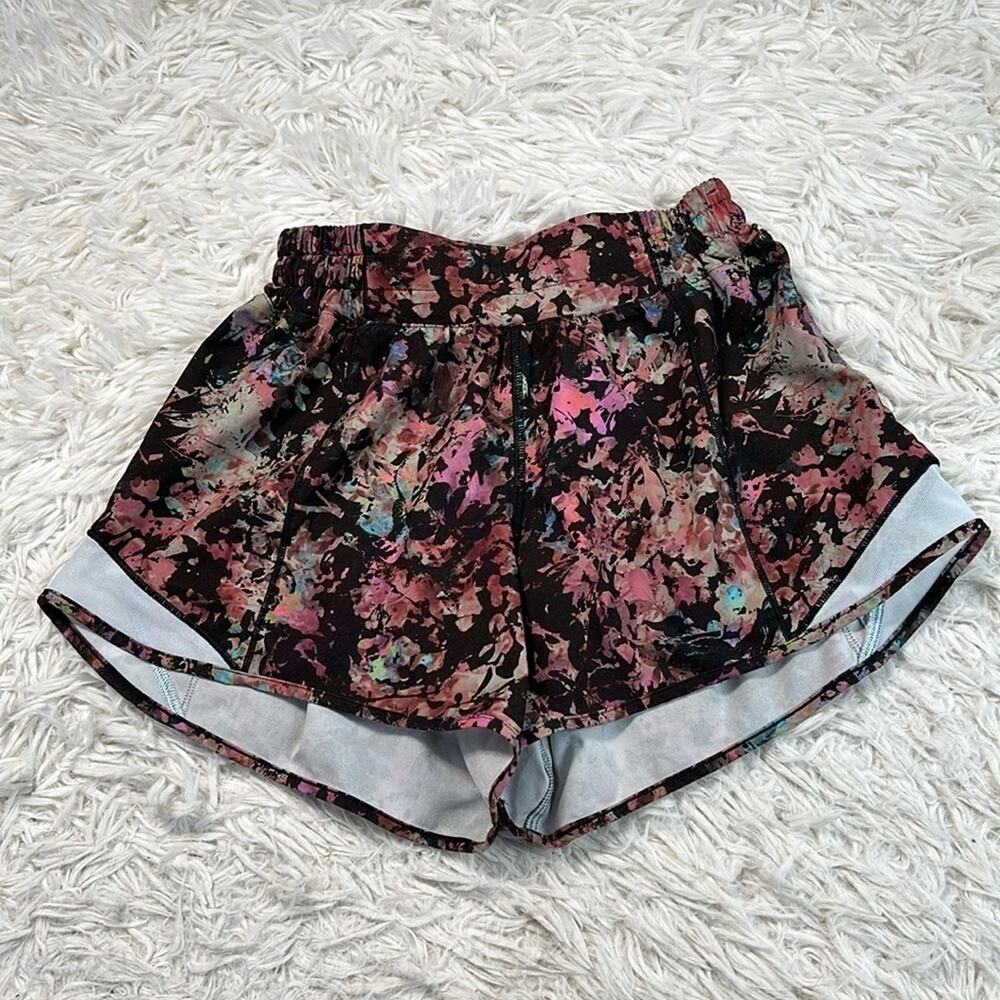 Lululemon Hotty Hot Low-Rise Lined Short 4" Stencil Blossom Red Multi